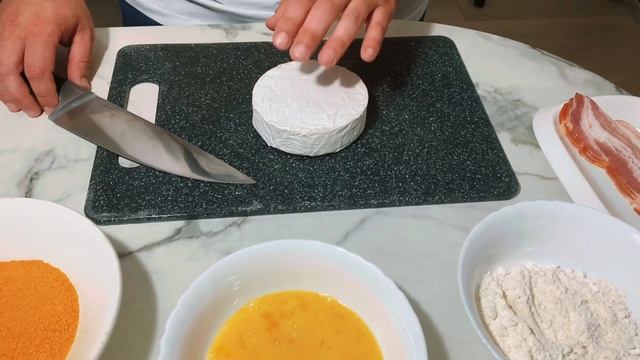 Что приготовить из сыра Камамбера/Закуски из сыра и бекона смотреть онлайн