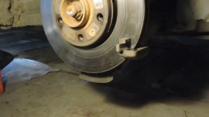 Замена передних тормозных колодок Renault Laguna3