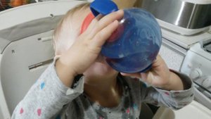 Кружка-поильник Lubby. Как научить ребенка пить из кружки?