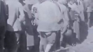 ПЛЕННЫЕ ЗАЩИТНИКИ СЕВАСТОПОЛЯ-НАЧАЛО ИЮЛЯ 1942 ГОДА-СЪЕМКА НЕМЕЦКОГО ВОЕННОСЛУЖАЩЕГО