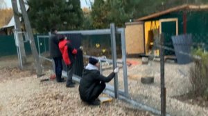 Откатные ворота по рельсу своими руками от Аквастекло.ру