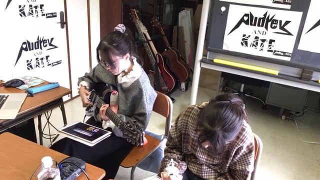 Making a song with guitar and bass!! ギターとベースで作曲ライブ！ смотреть онлайн