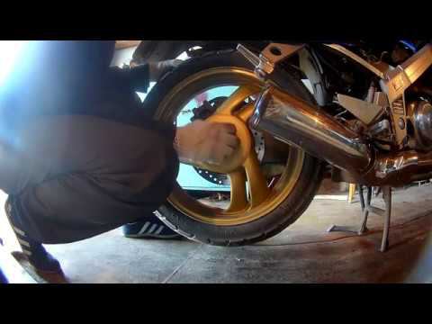 Снимаем заднее колесо/ I take off the rear wheel HONDA BROS 650. Звук без глушителя. смотреть онлайн
