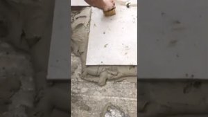 Как установить плитку на пол на очень большой слой клея?