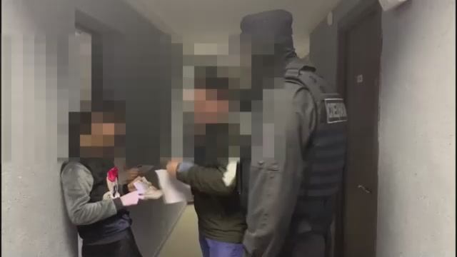 По горячим следам: операция "Нелегал" смотреть онлайн