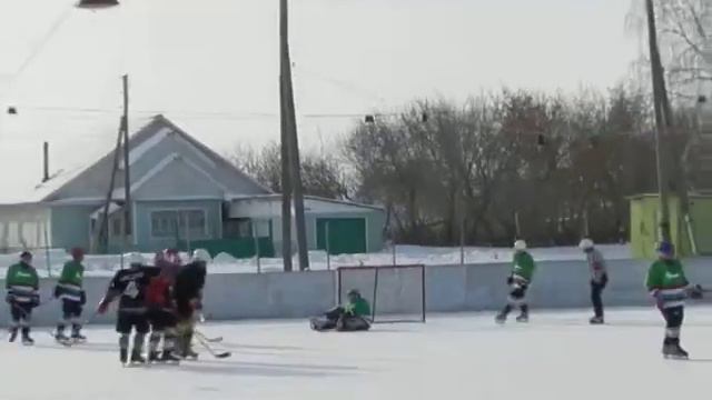 Хоккей Альменево-Варгаши 12.02.12 .MOV смотреть онлайн