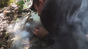 Добывание огня с помощью лука