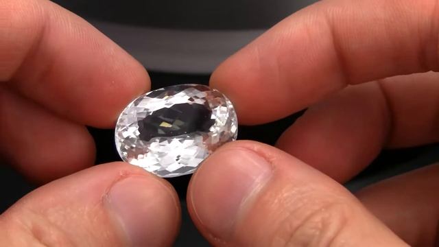 Натуральный Гошенит Берилл. Natural Goshenite beryl gemstone смотреть онлайн