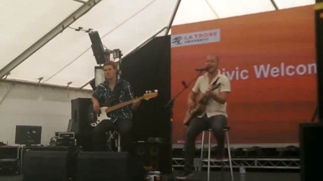 Last jamming by Taylor Sheridan during the O Week смотреть онлайн