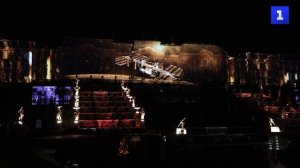 В Петергофе закрыли сезон фонтанов световым шоу и салютом