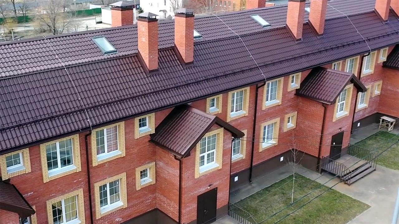 В Саратове семьи медиков городской станции скорой помощи отметили новоселье