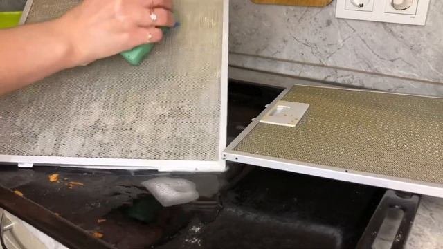 Отмываю сетки-решетки от вытяжки #полезныесоветы #лайфхаки #уборка #домашниедела