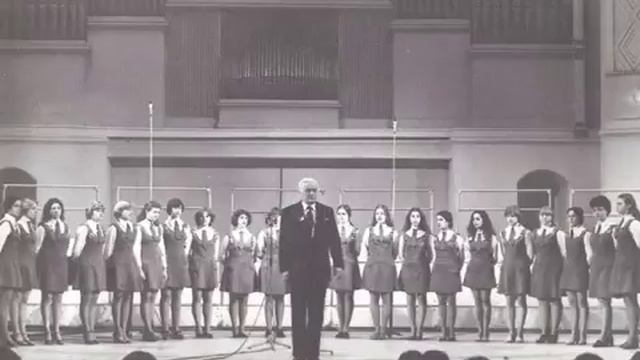 В. Соколов "Что умеет осень", стихи М. Садовского. Солистка – Лариса Гусева смотреть онлайн