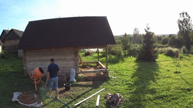 Купили недостроенный дом в деревне/Залили стяжку в бане своими руками/Занимаемся клубникой?осенью! смотреть онлайн