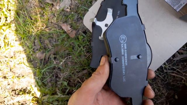 Chrysler grand voyager.Замена передних тормозов. смотреть онлайн