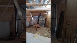 Нехитрое приспособление для крепления ОСБ на потолок .