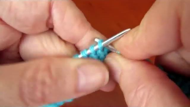 Прибавление петли провязыванием за переднюю и заднюю стенки