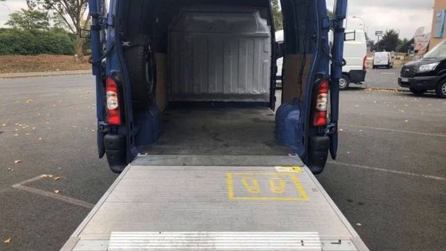 Fourgon Renault Master Caisse fourgon + Hayon élévateur 10 m3 hayon porte latérale ALTACAMA смотреть онлайн