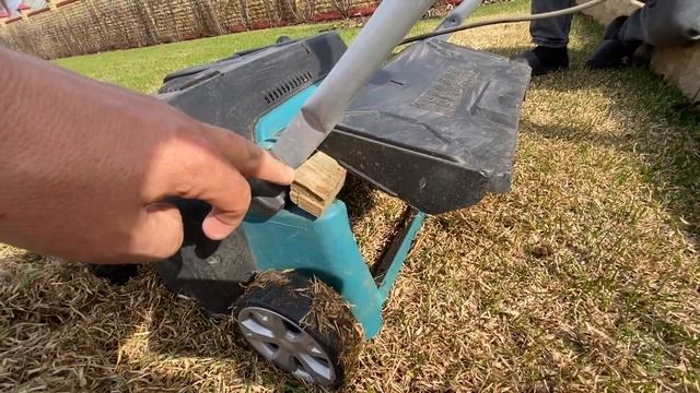 Скарфикация газона. Обзор скарификатора Макита UV3600. Глубокое прорезанные дернины. смотреть онлайн