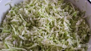 Салат из свежей капусты с огурцами