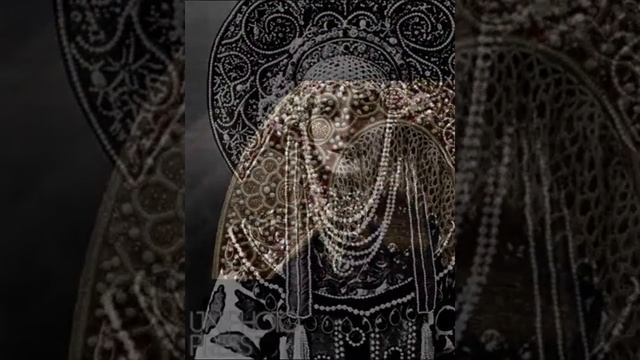 Древне-русский, головной убор - кокошник. The ancient Russian, the woman's headdress - kokoshnik.