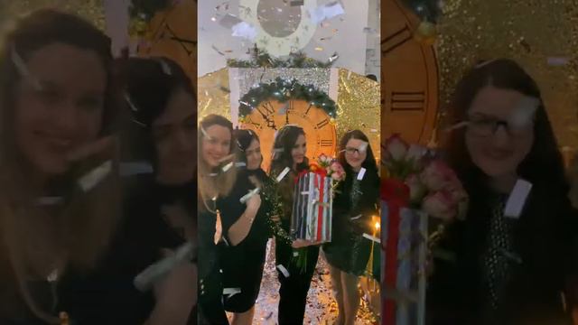 Поздравление от команды с новым званием Старший Золотой Директор. Премия 3000$ и путевка в Тайланд смотреть онлайн