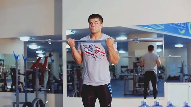 бицепс, жим прямым грифом стоя смотреть онлайн