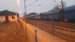 ET22-939 i zimna EU07-241 ze składem talbotów w Rokicinach.