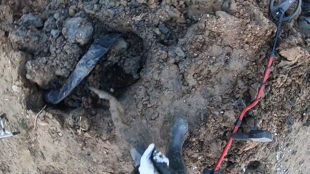Коп Металлолома на берегу Речки