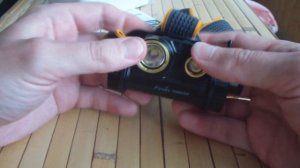 Налобный фонарик с раздельным светом Fenix HM 65 R