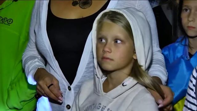 Запорожцы провели Акцию «Свіло Миру” и Молебен по всем погибшим Героям Украины. смотреть онлайн