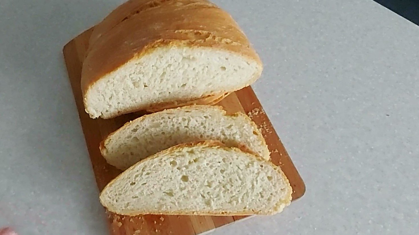 Корочка хлеба. Домашний хлеб. Хрустящий хлеб в духовке. Хлеб в рукаве.