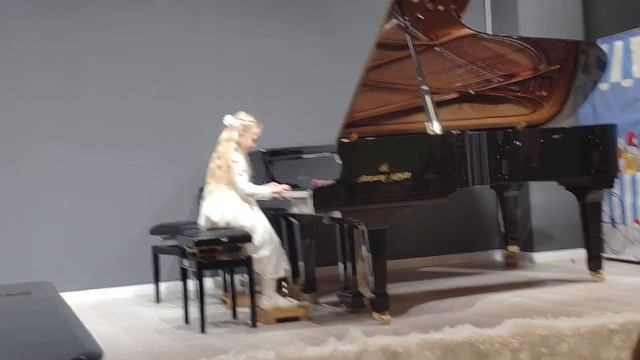 Гайдн, менуэт До Мажор, Есения Зеленкова, 7 лет