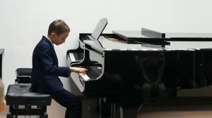 И.С. Бах. Маленькая прелюдия ми минор. исп. Лаптев Александр.