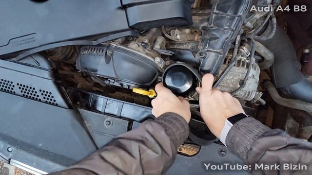 Откручивание масляного фильтра без съемника 1.8 TFSI Audi A4 B8 (Unscrewing the oil filter)