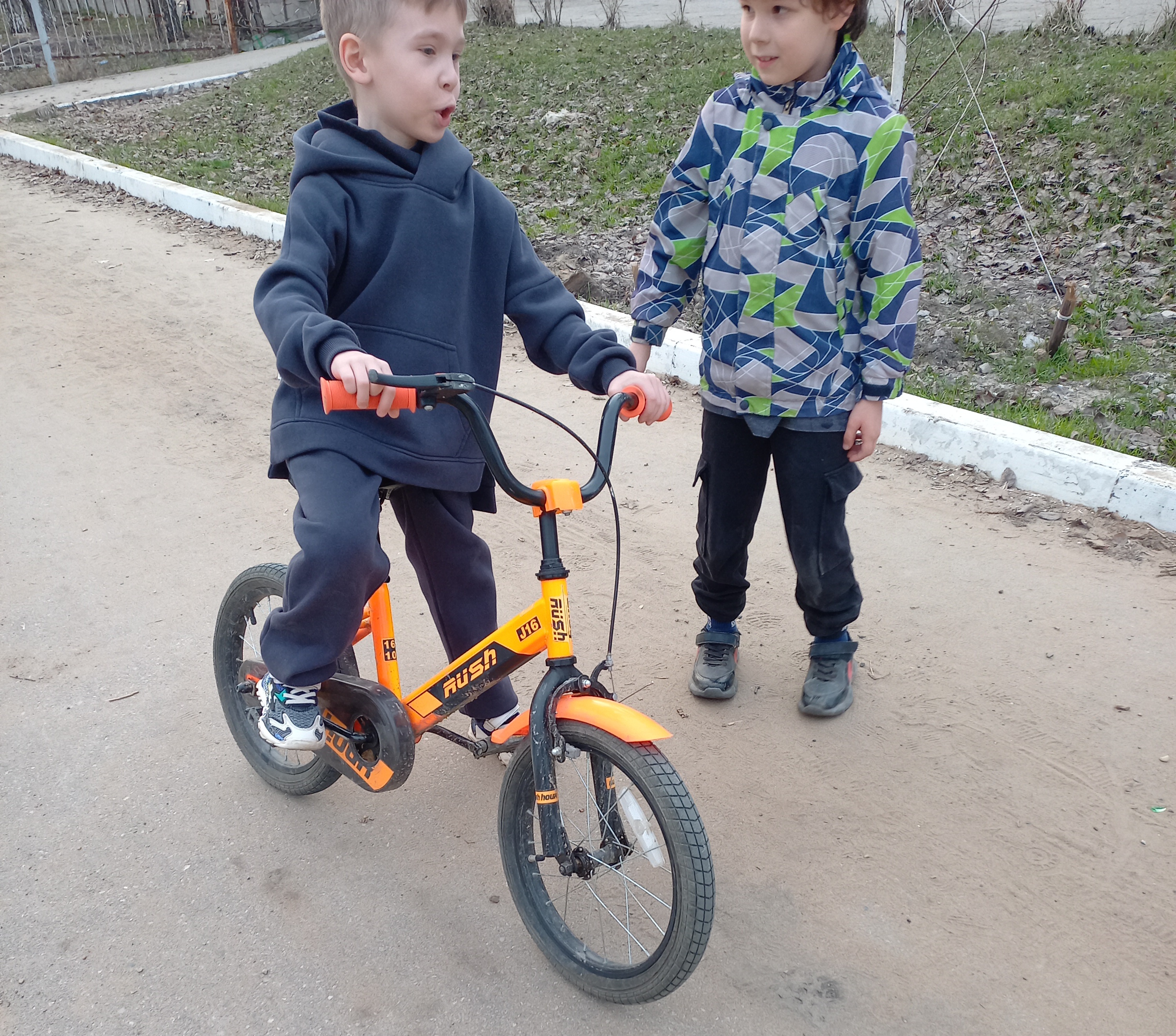 Я катаюсь на велосипеде смотреть онлайн