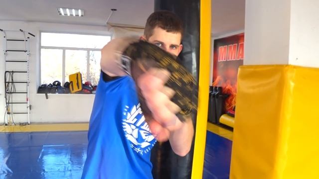 Боковой удар и особенности правильного нанесения бокового удара