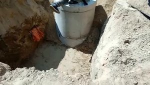 Как установить септик Евролос. Провести трубу от Дома под дорогой