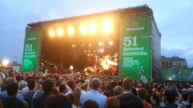 Gloria Gaynor - Jazzaldia 51 - Jon Arons spectacular performance (Happy) смотреть онлайн