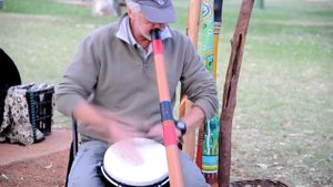 Playing the Didgeridoo / Игра на Диджириду