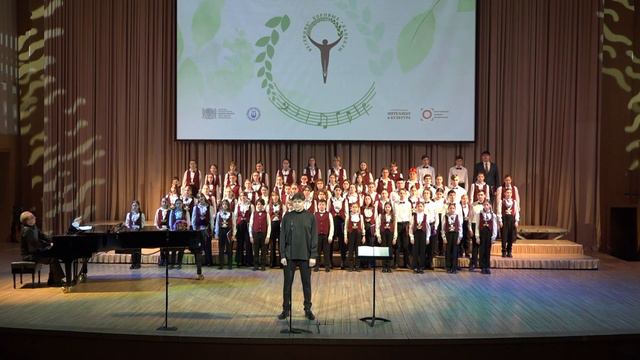 "Шум берёз" (К. Орбелян / В. Лазарев) - Большой детский хор ЖУРАВУШКА, солист Алексей Демидов смотреть онлайн