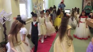 Детский показ мод