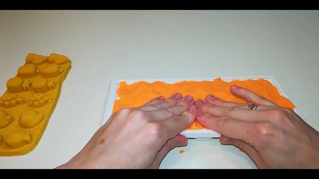 Приятные звуки резки песка. Кинетическая песчаная релаксация смотреть онлайн