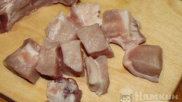 Мясо в горшочке с горошком