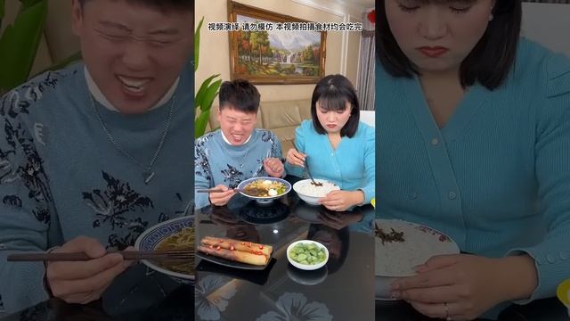 My husband kindly wanted me to eat eggs, but I secretly hid the chicken legs myself! смотреть онлайн