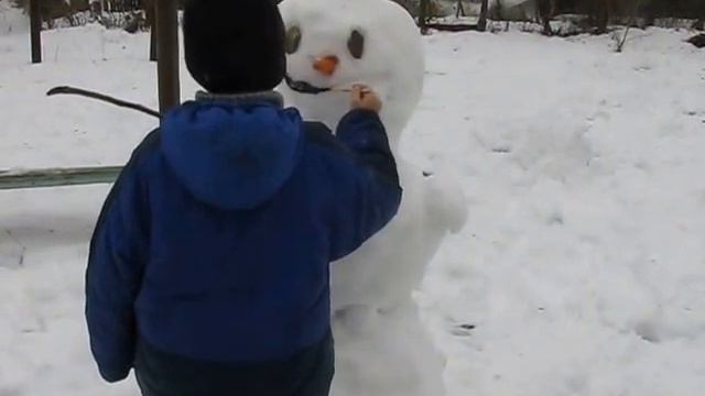 Снеговик своими руками . ЛЕПИМ СНЕГОВИКА! смотреть онлайн