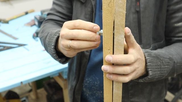 Удобные раскладные козлы за 10 минут своими руками! Из старой доски