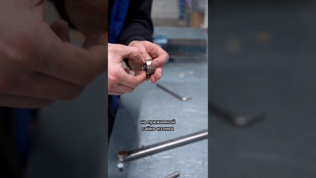 Разболтался излив сантехника ремонт смеситель кран излив раковина ванная длядома лайфхак