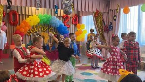 Танец «А ручки хлоп, перевернулся потолок"