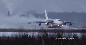 Лайфхак. как при помощи самолёта расчистить ВПП от снега... взлёт Ан-124 Руслан